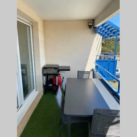 Apartment T2 Renove Dans Avec Piscine *